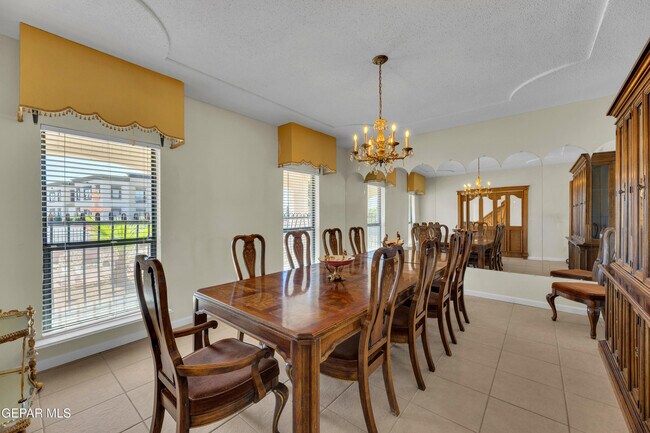 Building Photo - 2153 Trawood Dr