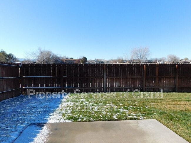 Building Photo - 657 Springbrook Dr