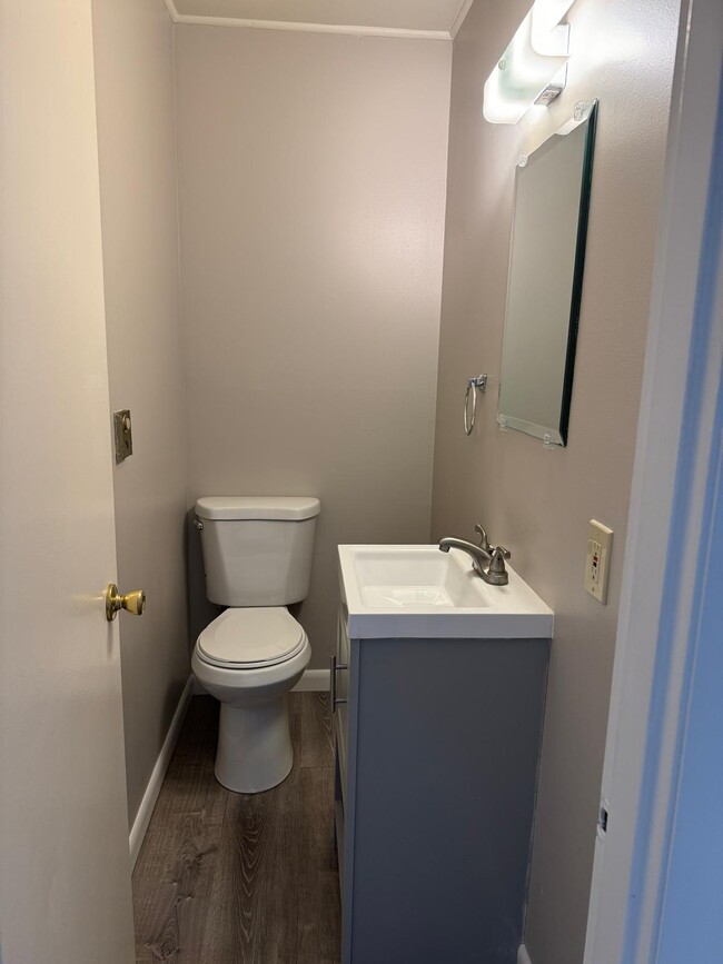 Building Photo - 170 E Hadley Rd