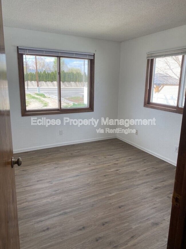 Building Photo - 230-229 29 Rd