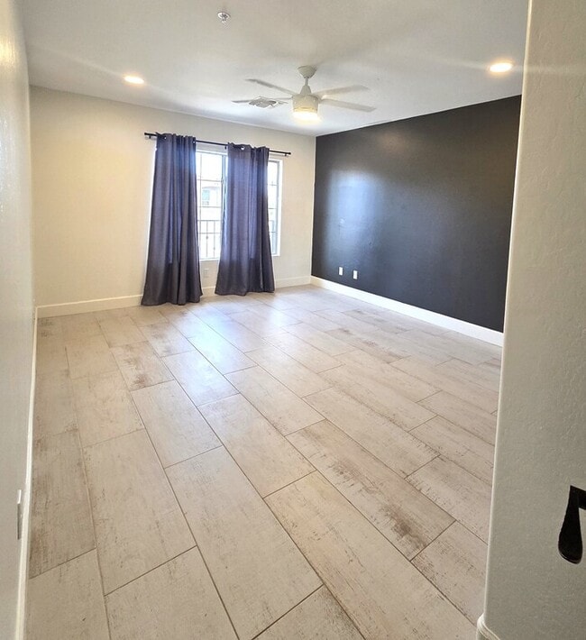 Building Photo - Stunning Resort style Home 5-bedroom Pool/Spa