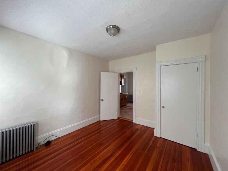 Building Photo - 15 5th St