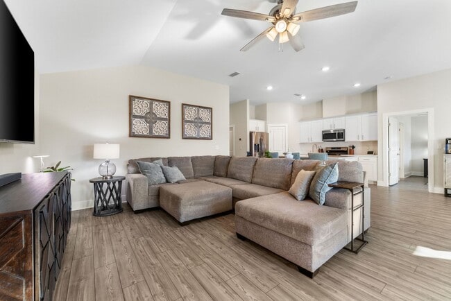 Building Photo - Beautiful Home Near Tyndall AFB