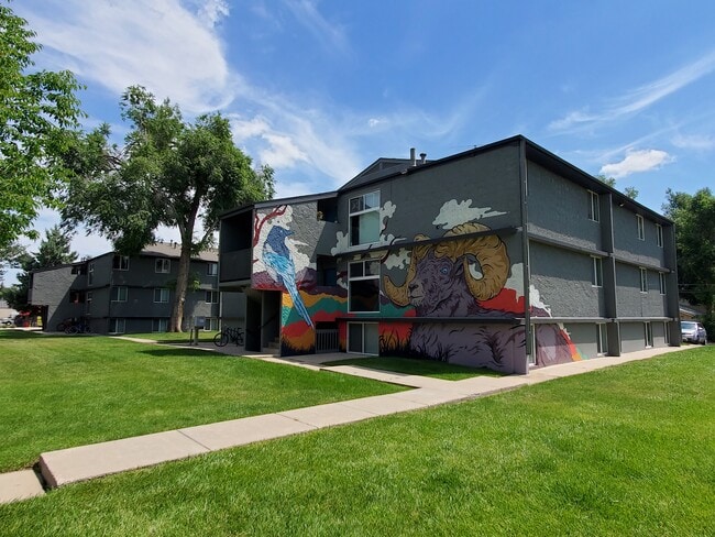 Primary Photo - 632-636 N Shields St