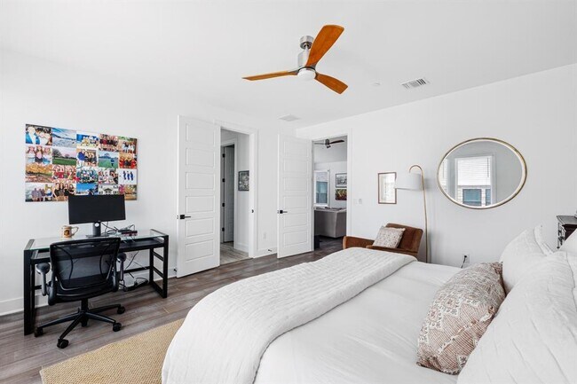 Building Photo - 4016 Diligence Dr