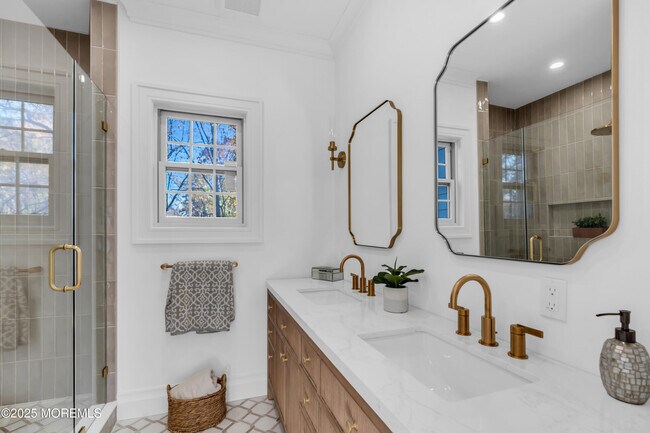 Building Photo - 340 River Rd