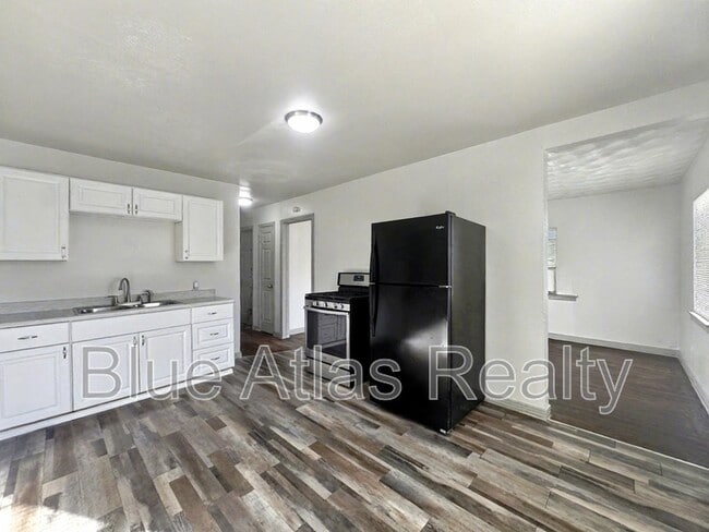 Building Photo - 5207 Spruce St