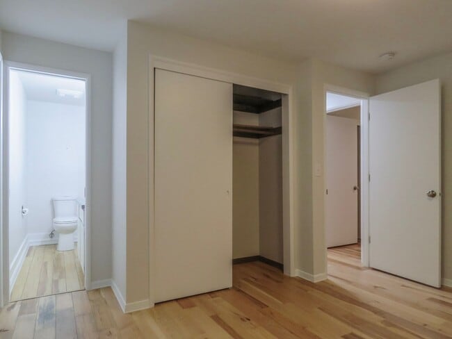 Building Photo - Gorgeous Ranch Style 3 Bedroom Home In Lake Oswego Available Now !!!