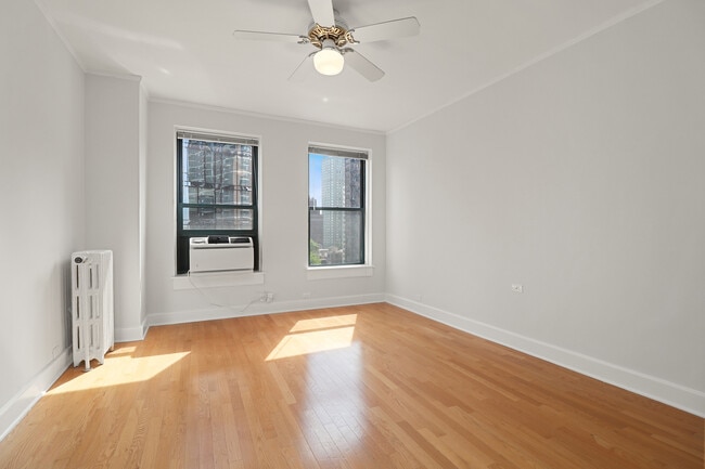 Building Photo - 10 W Elm St