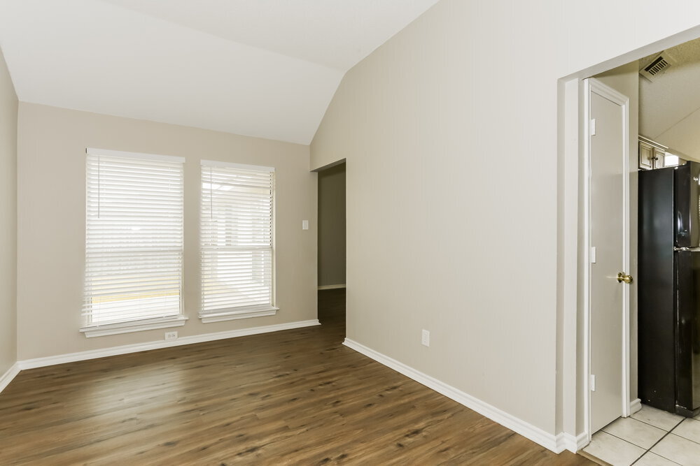 Building Photo - 1211 Old Knoll Dr