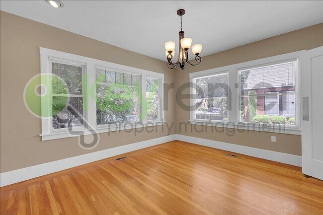 Building Photo - 2933 27th St