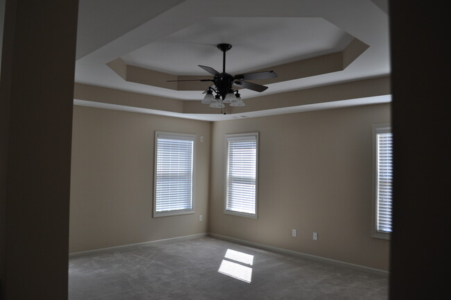 master bedroom - 1058 Cedarbrook Dr