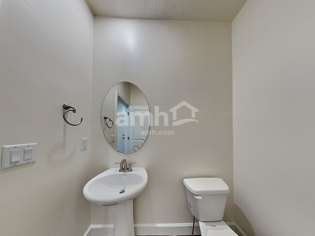 Building Photo - 344 North St