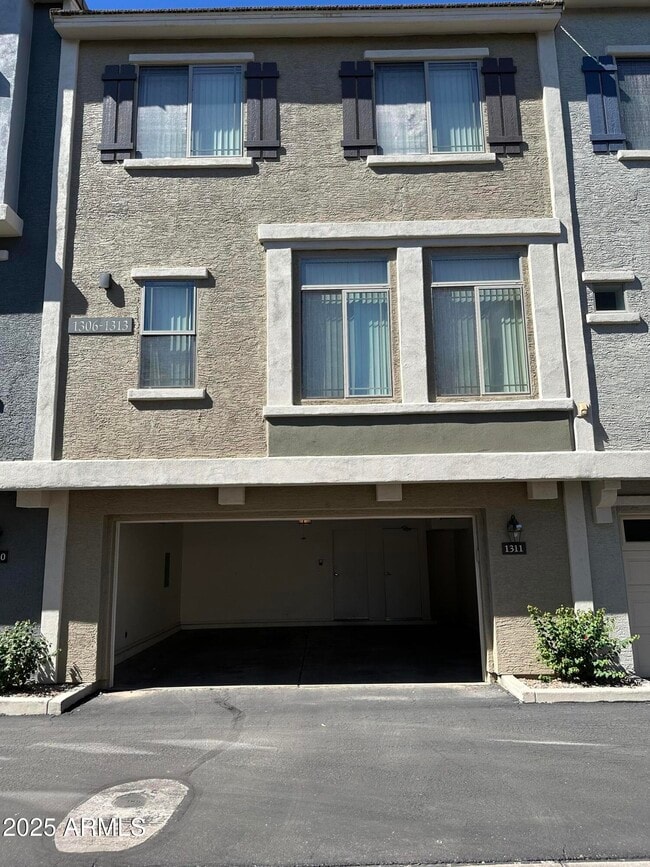 Building Photo - 280 S Evergreen Rd