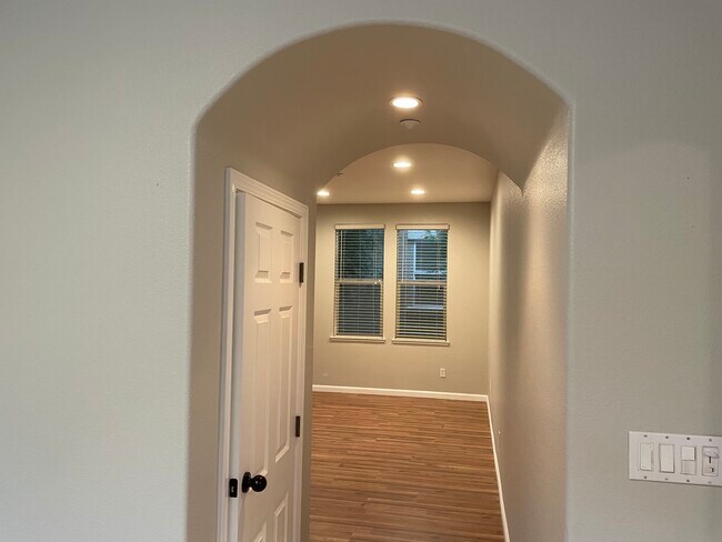 Building Photo - 1033 Acland Way