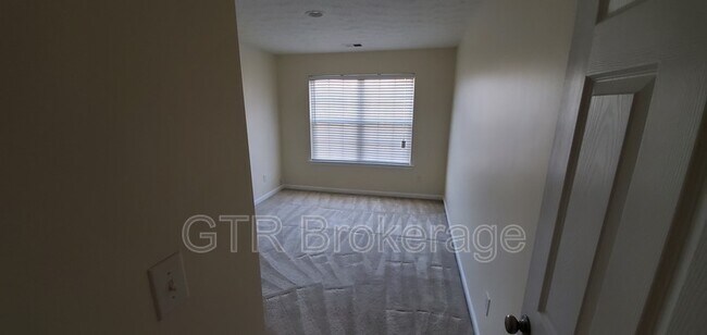Building Photo - 5591 Rock Lake Dr