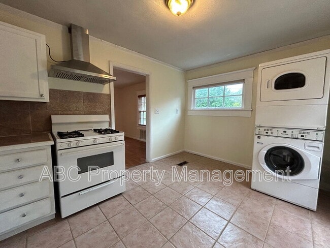 Building Photo - 604 E Huntsville Rd