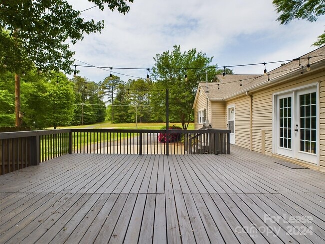 Building Photo - 618 Monroe Hwy