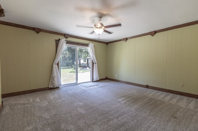 Building Photo - 10736 Pecan Dr