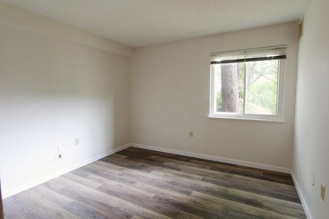 Building Photo - 32 Silver Hill Ln