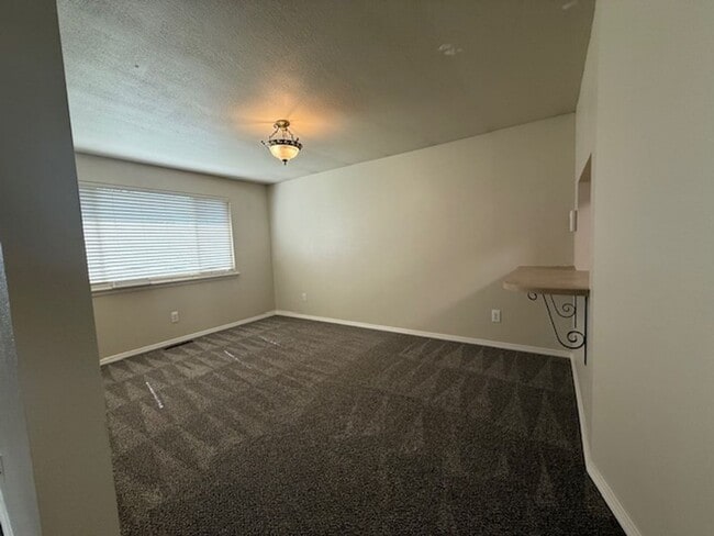 Building Photo - 3 Bedroom 1.25 Bath with 2 car garage