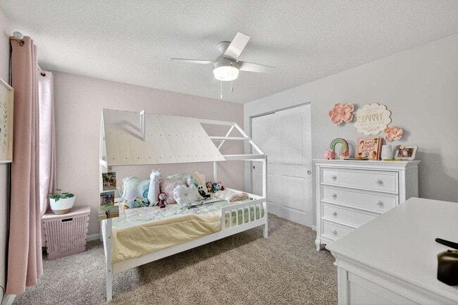 Building Photo - 5652 SE Edgewater Cir