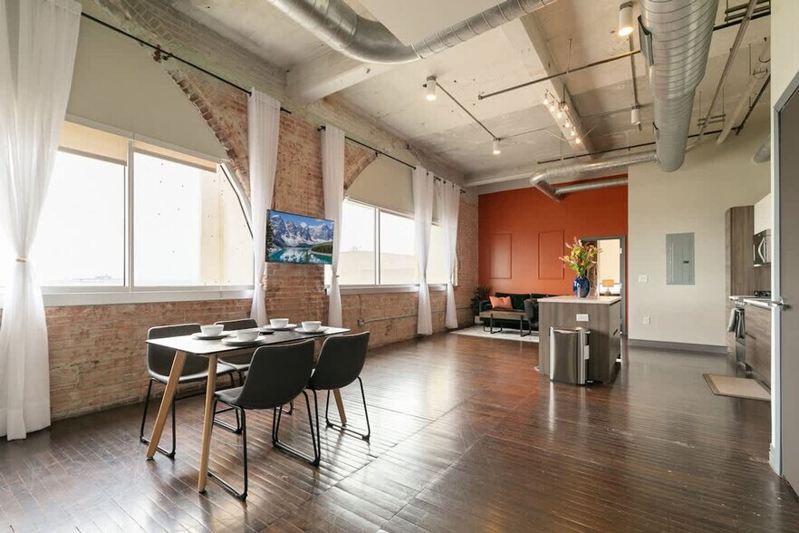 Building Photo - 500 S Ervay St