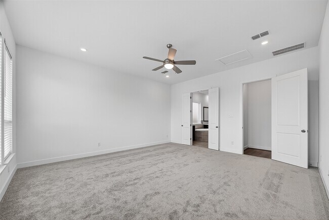 Building Photo - 1568 River Pt Dr