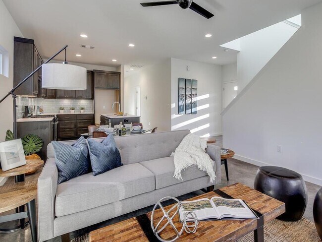 Building Photo - 5600 William Holland Ave