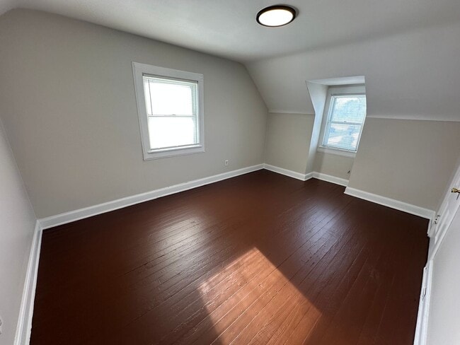 Building Photo - 2 bedroom home