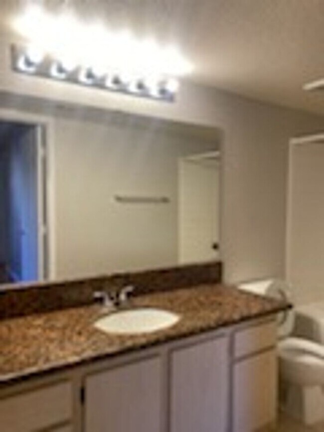 Building Photo - 1 Bedroom Condo located at Bella Club