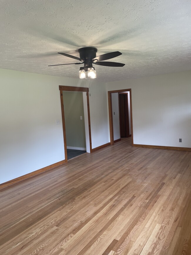 Building Photo - 2204 Wyndale Rd
