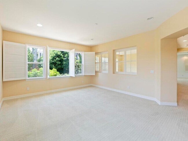 Building Photo - 5250 Coleridge Ct