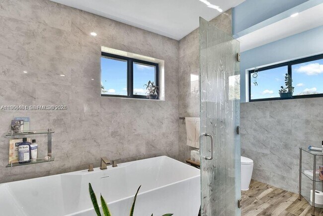 Building Photo - 5425 SW 190th Ave