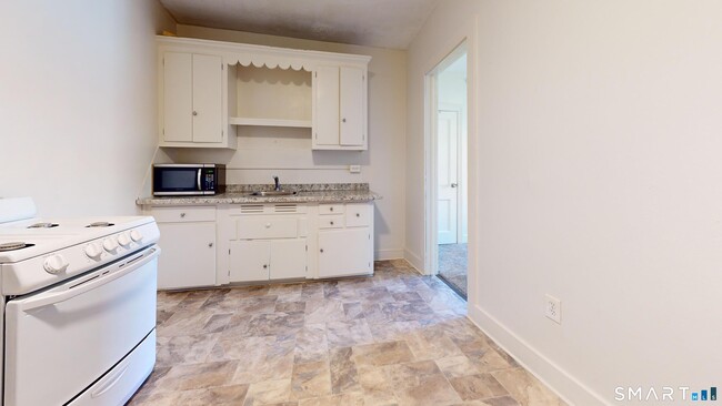 Building Photo - 666 Main St