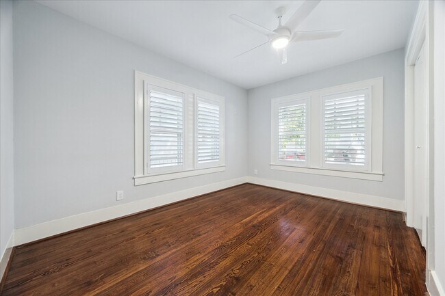 Building Photo - 907 W Melwood St
