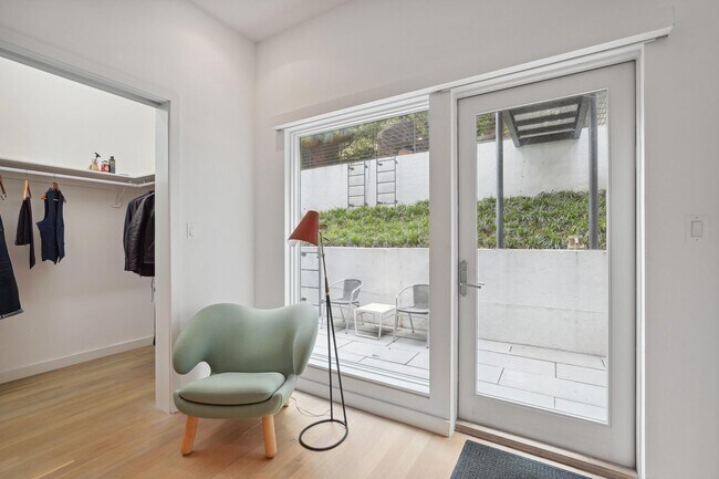 Building Photo - 1539 6th St NW