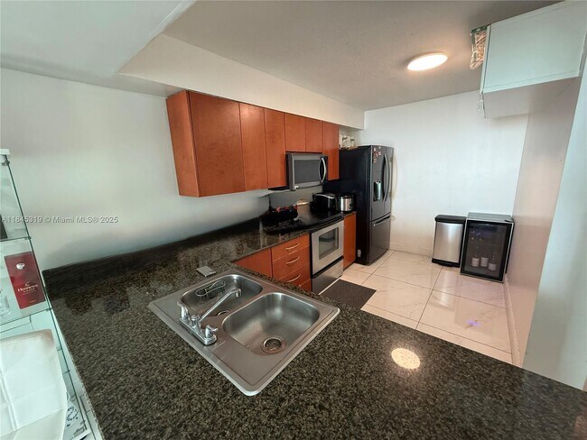 Building Photo - 1200 Brickell Bay Dr