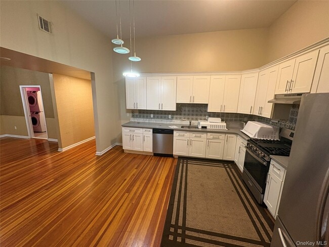 Building Photo - 4 E Main St