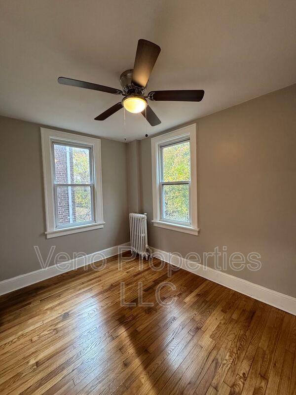 Building Photo - 179 9th St