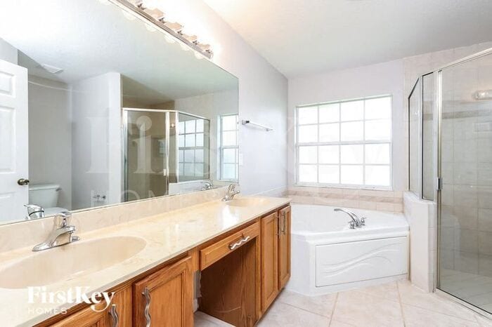 Building Photo - 562 SW Dairy Rd