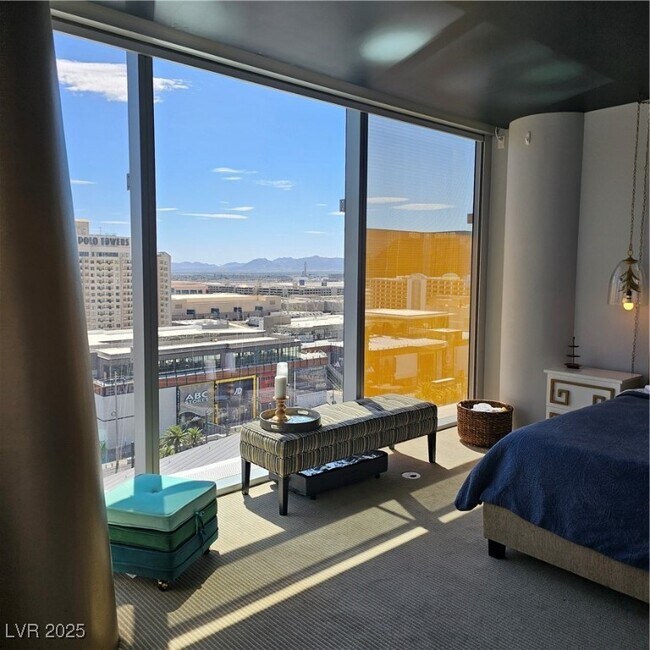 Building Photo - 3722 S Las Vegas Blvd