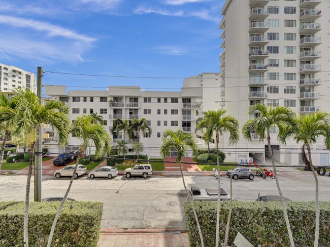 Building Photo - 1658 Bay Rd