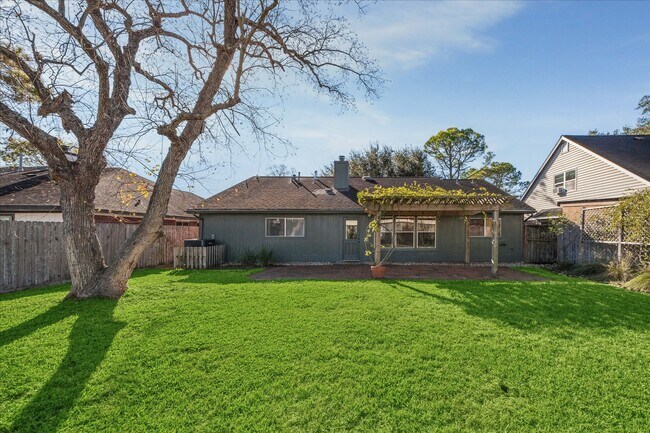 Building Photo - 2824 Meadow Brook Ct