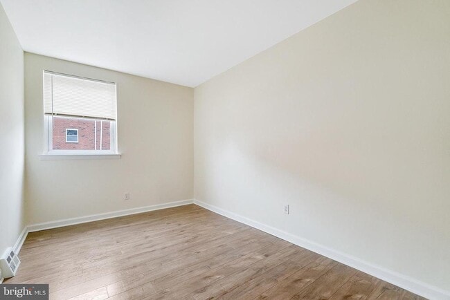 Building Photo - 9754 E Roosevelt Blvd