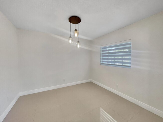 Building Photo - 17621 NW 47th Ct