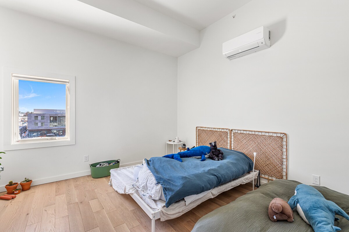 Building Photo - 123 Friendship St