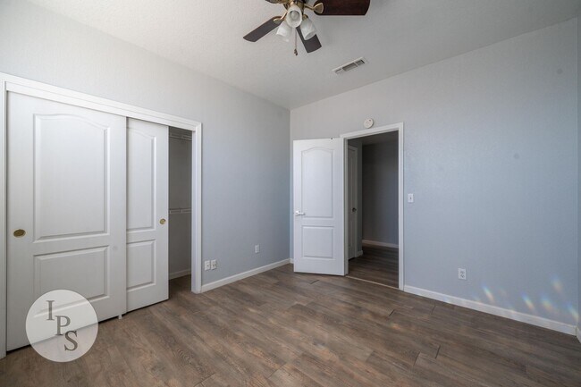 Building Photo - Northwest Fresno Home, CUSD - 4BR/2.5BA, Gated Community - Lots of Amenities
