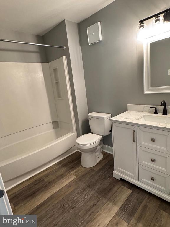 Building Photo - 1303 Hickory Cir