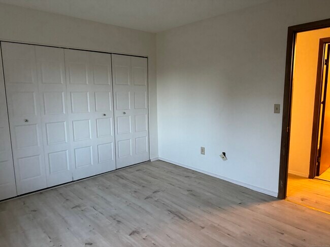 Building Photo - 565 Talcottville Rd